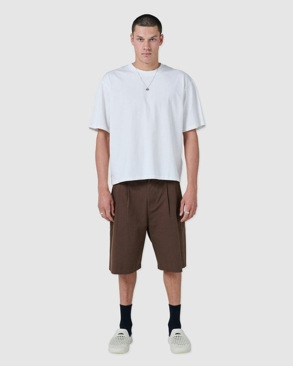 pleat short chocolate