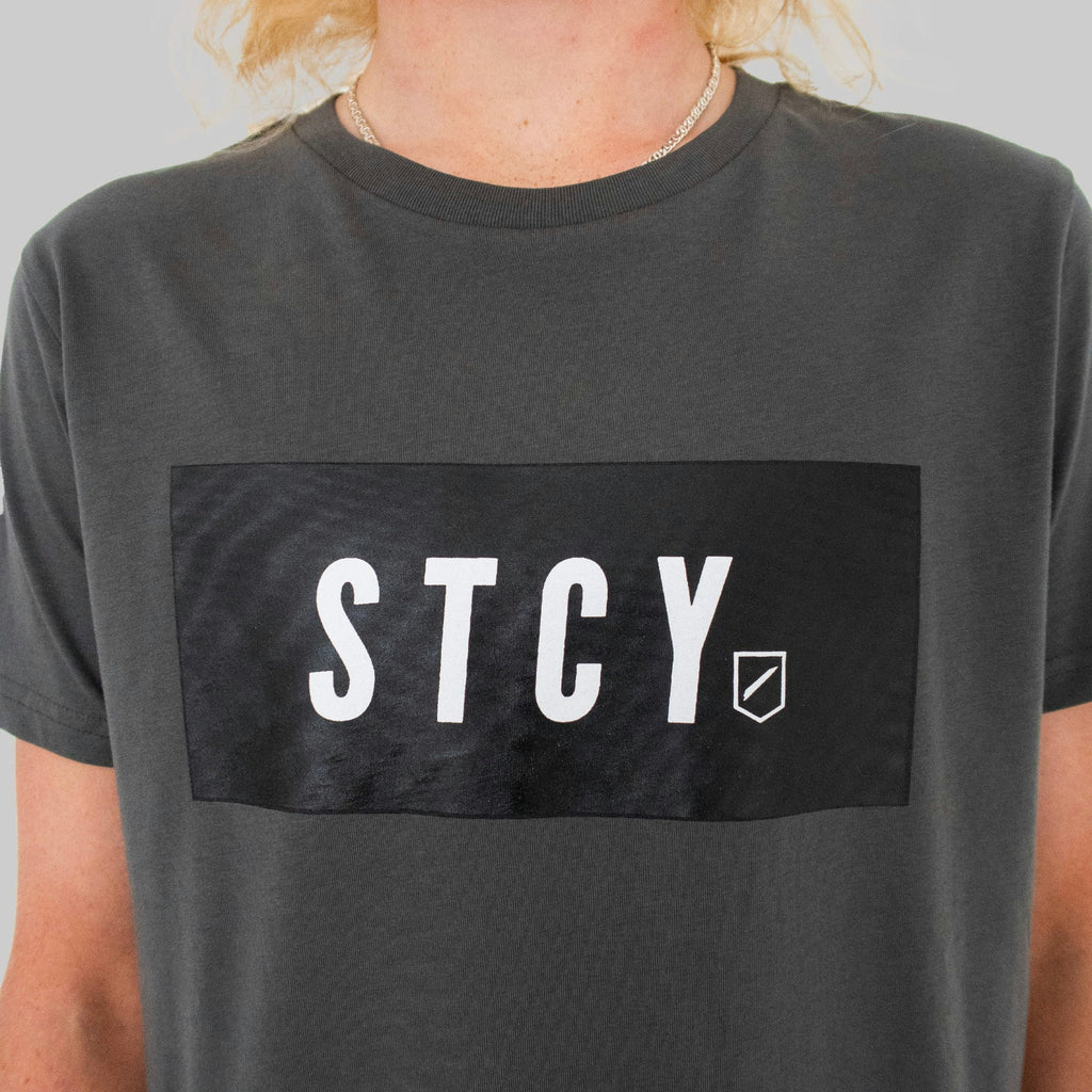 BOYS BLOCK TEE / COAL