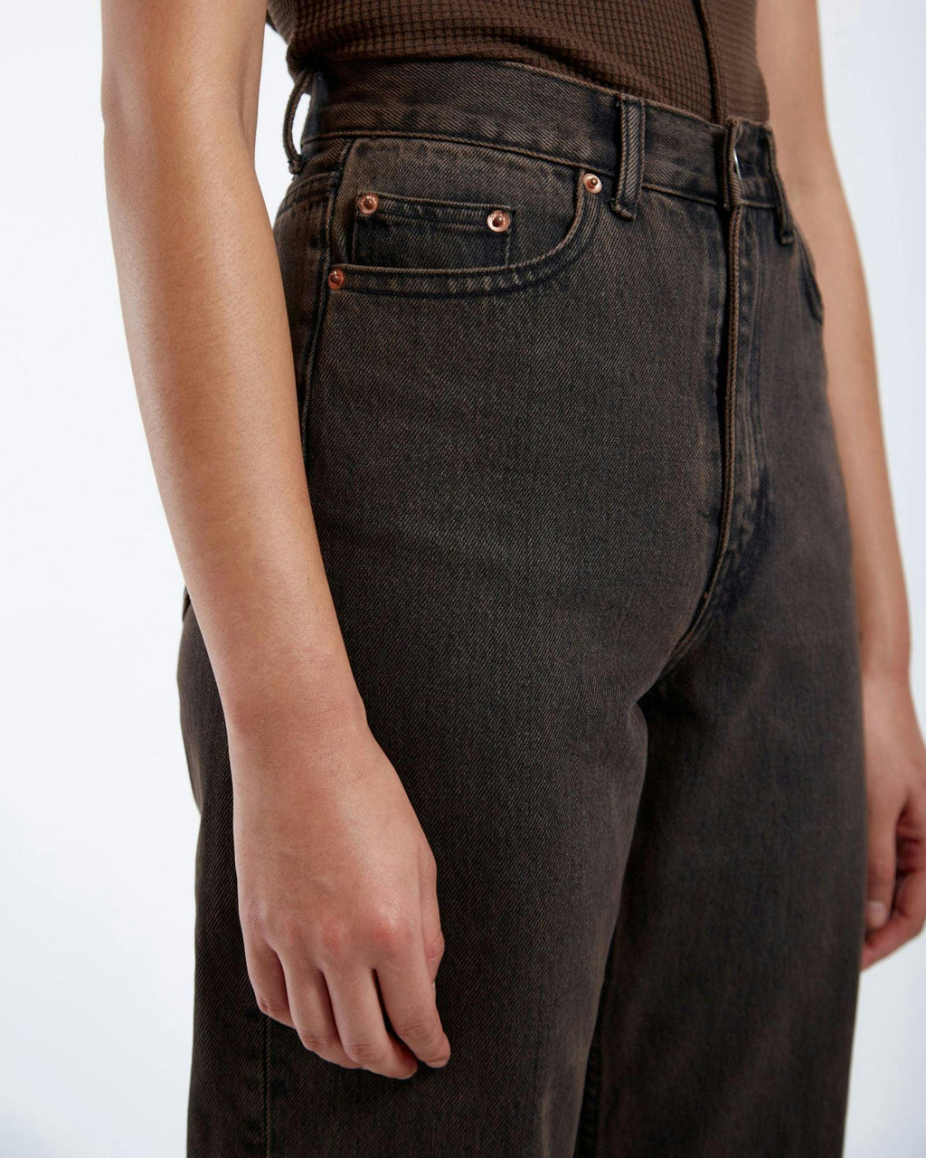Echo High Straight Jeans PETITE - Tar Jet Brown