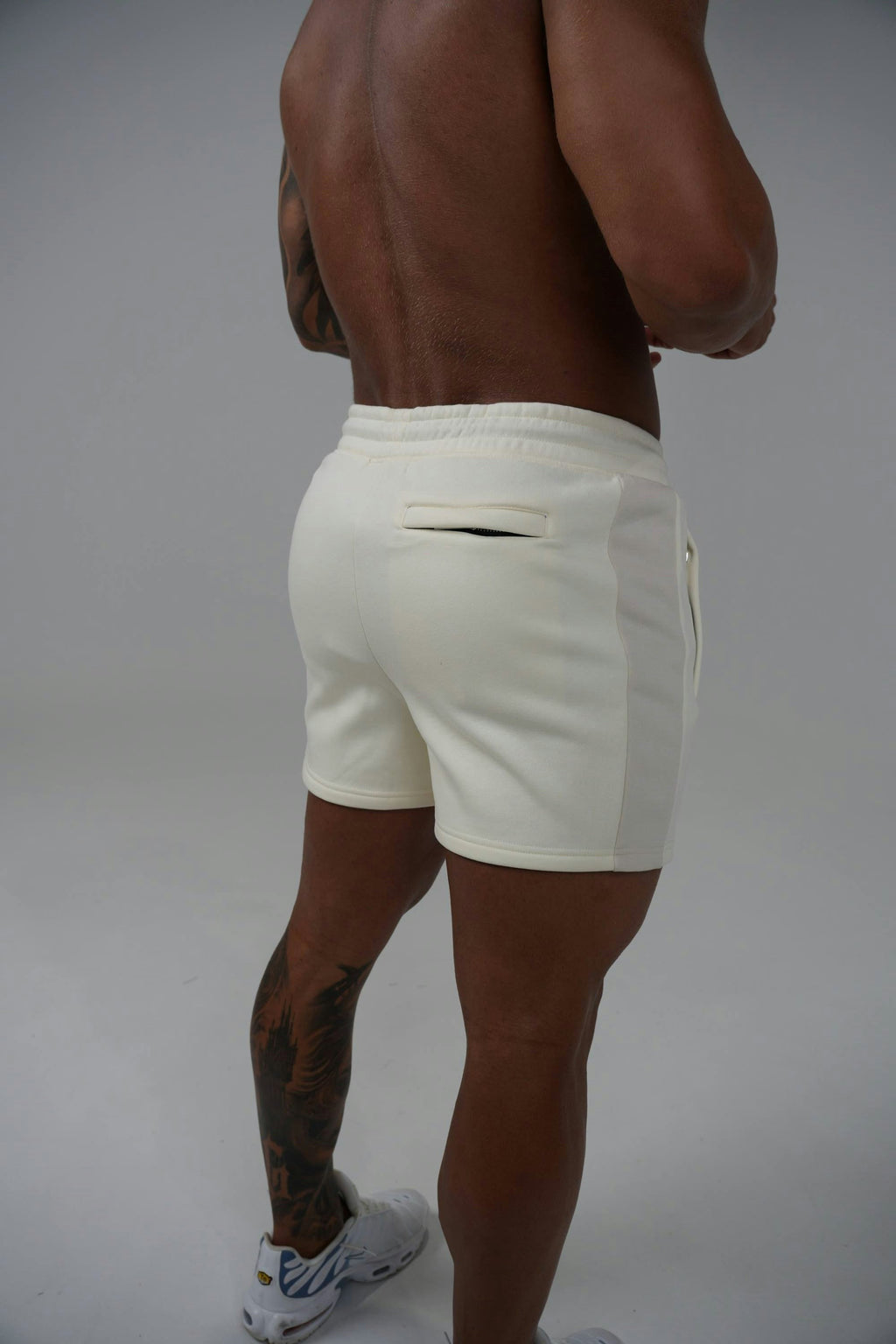 Clubman 'Creme Noir’ Shorts