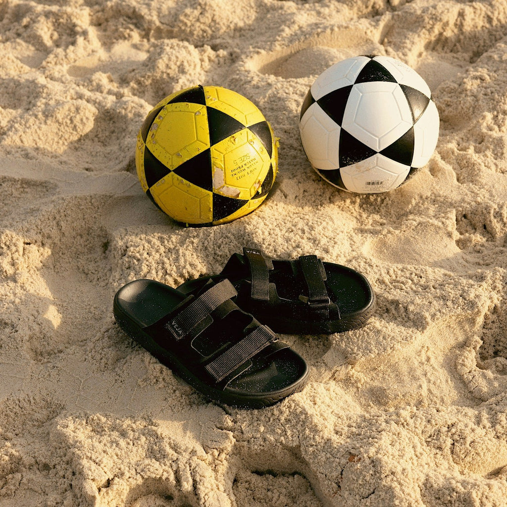 VEJA Arpoador Suede Sandal in Black