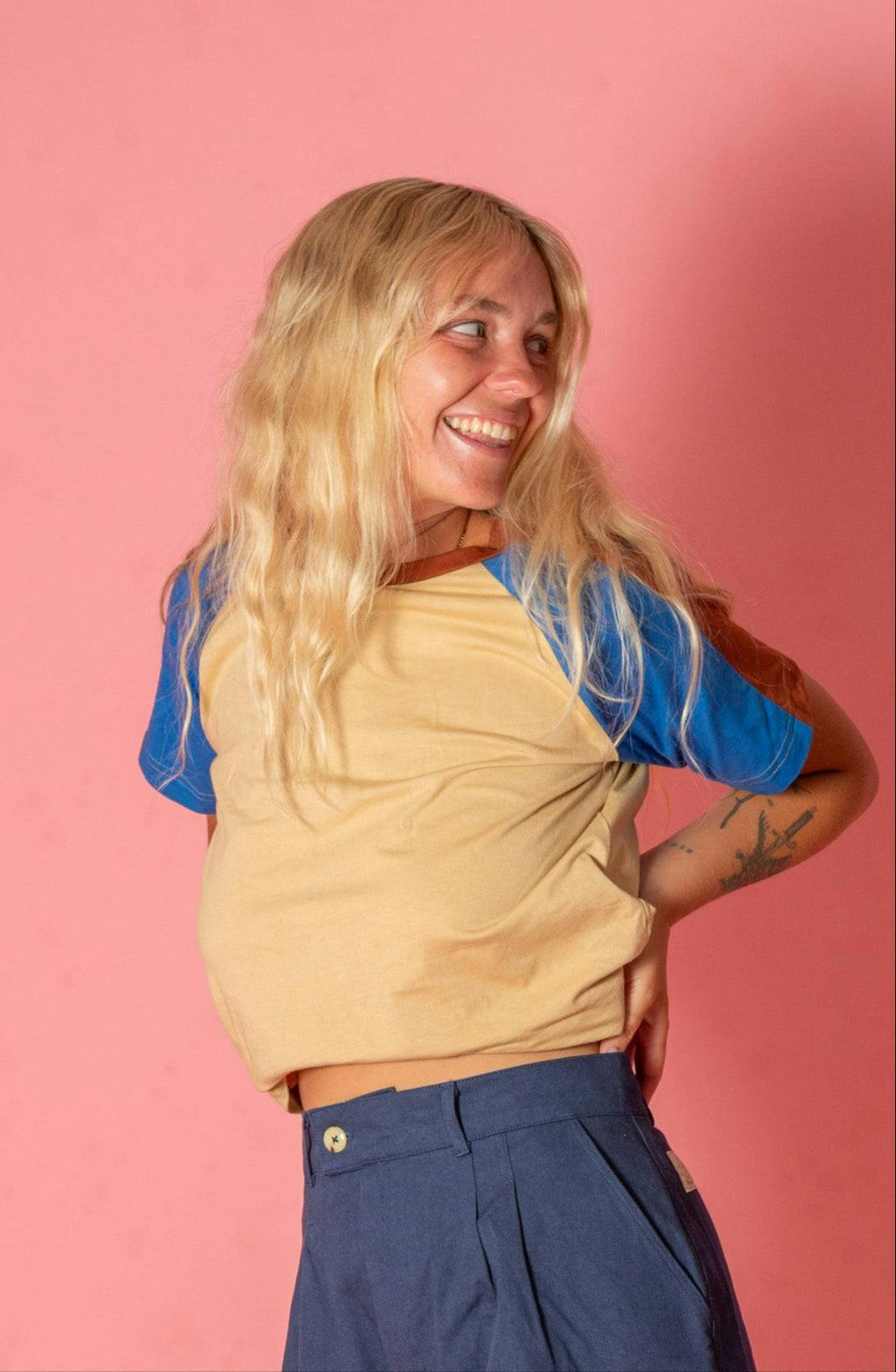 Drifter Tee in Vintage Beige/blue/brown