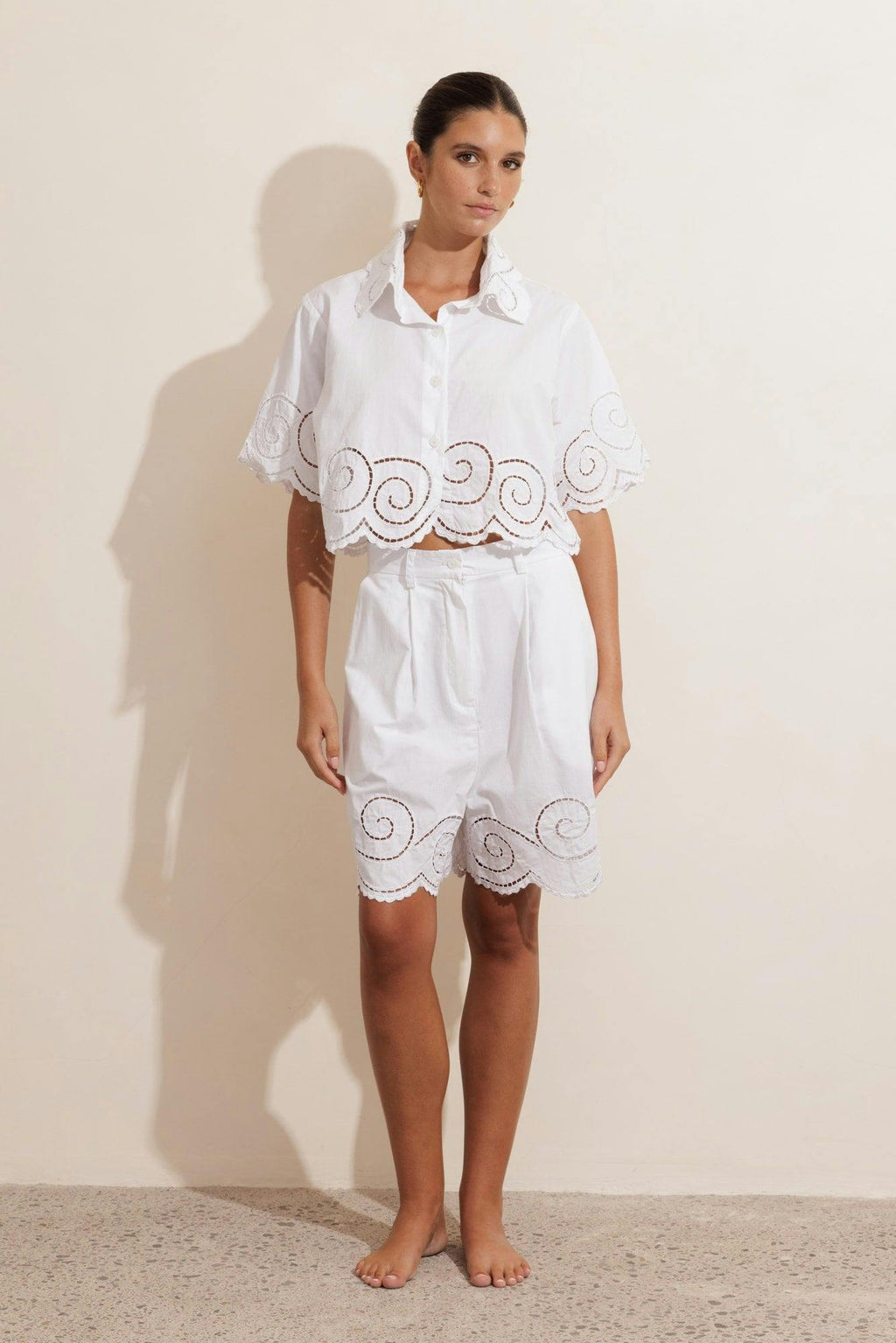 PEACOCK TAILORED SHORTS - WHITE