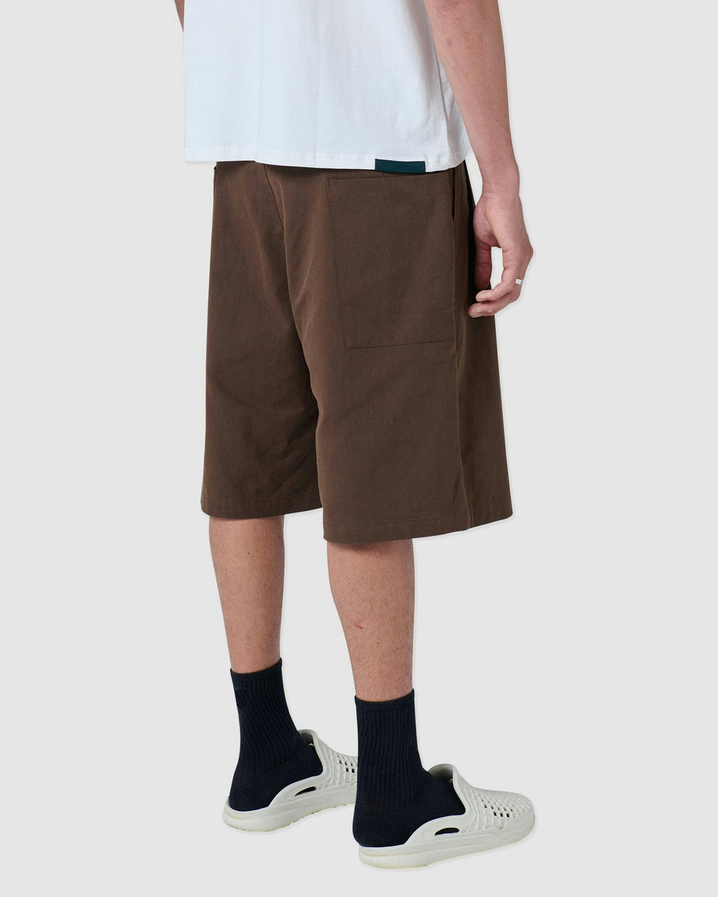 pleat short chocolate