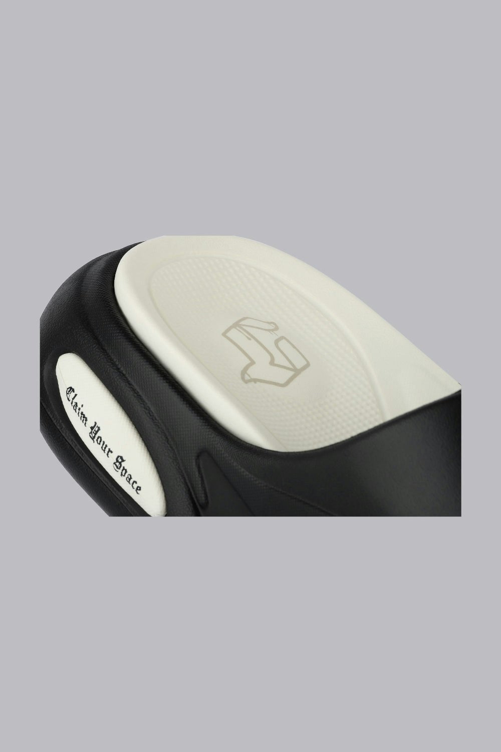 Clubman "Cloud Black" Slide