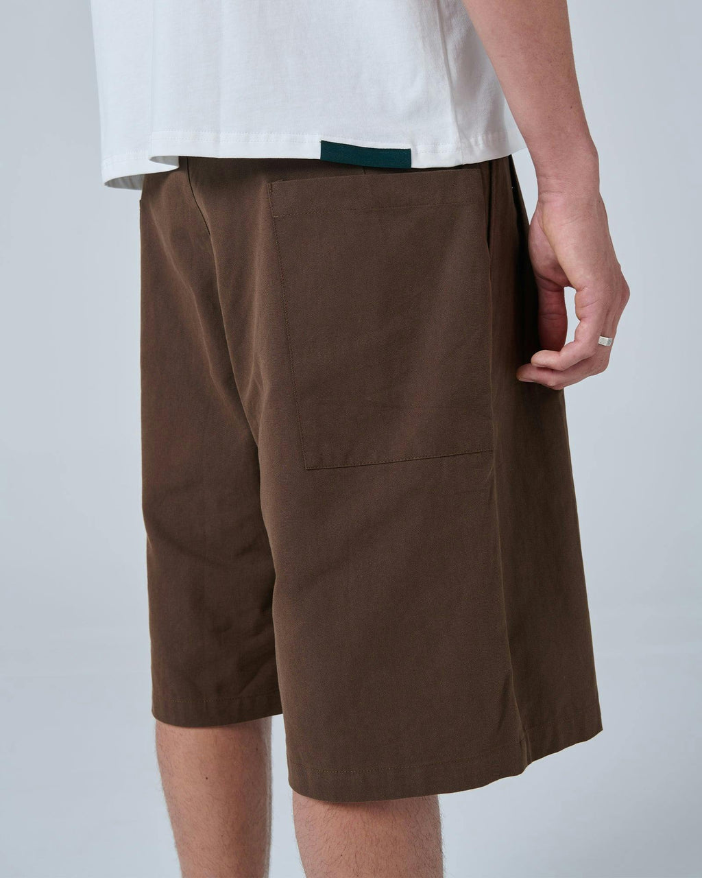 pleat short chocolate