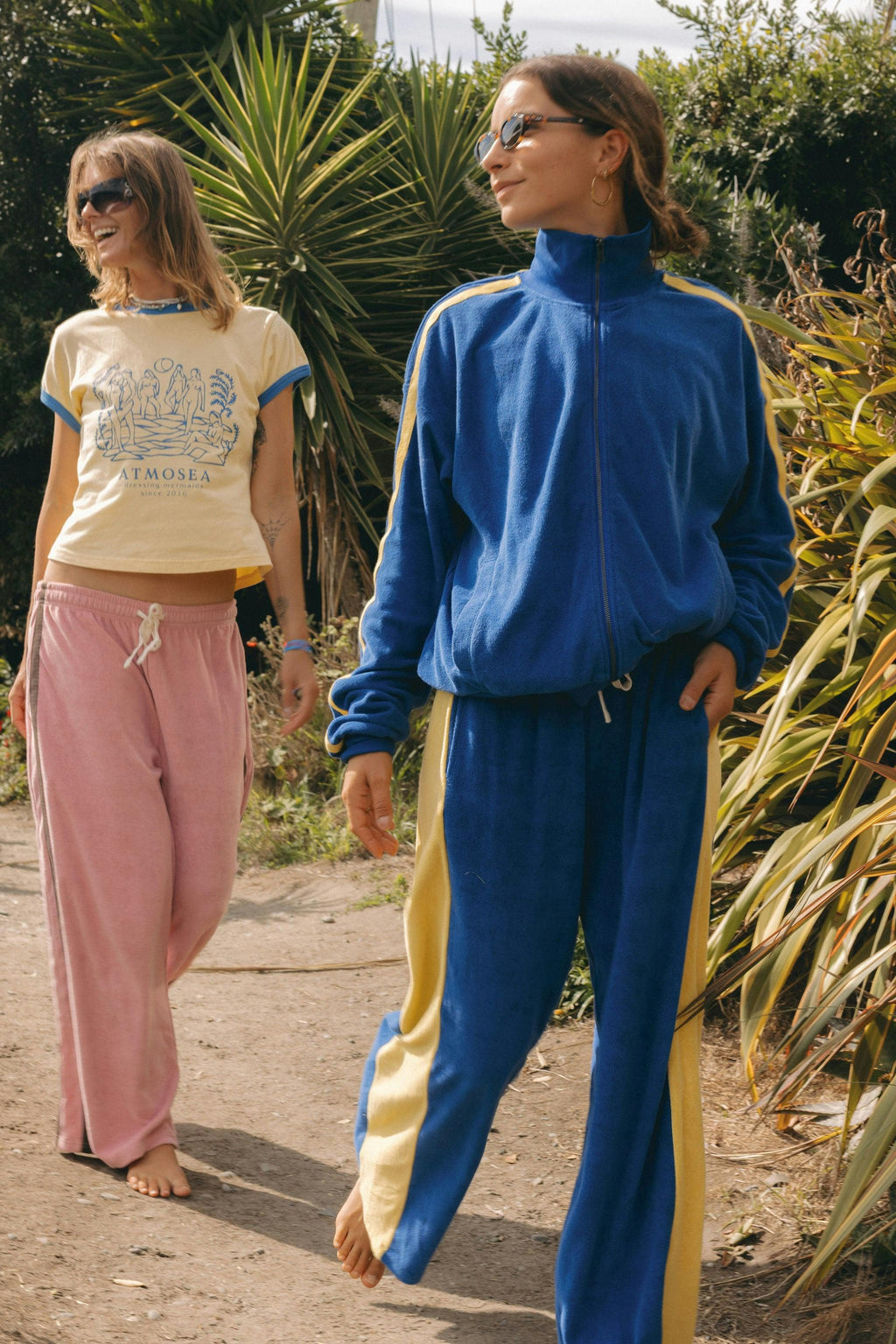 ‘Dressing mermaids’ By Filippa Edgehill - Artist Cap Sleeve Tee