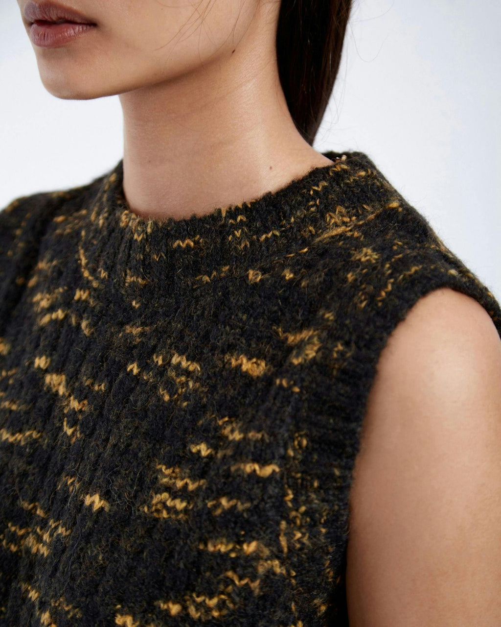 Mina Vest - Space Black