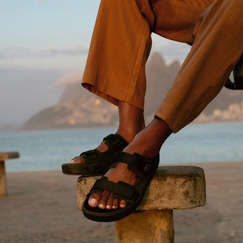 VEJA Arpoador Suede Sandal in Black