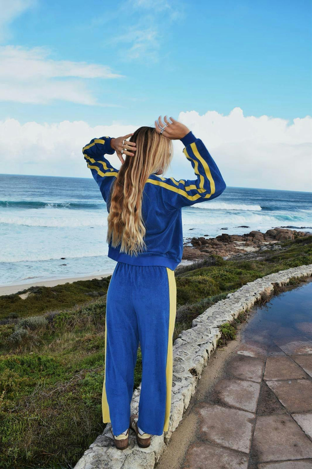 Après Surf Jacket in Blue & Yellow