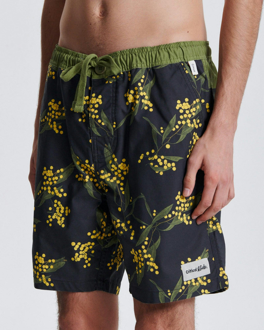 Acacia 17" Trunk - Black