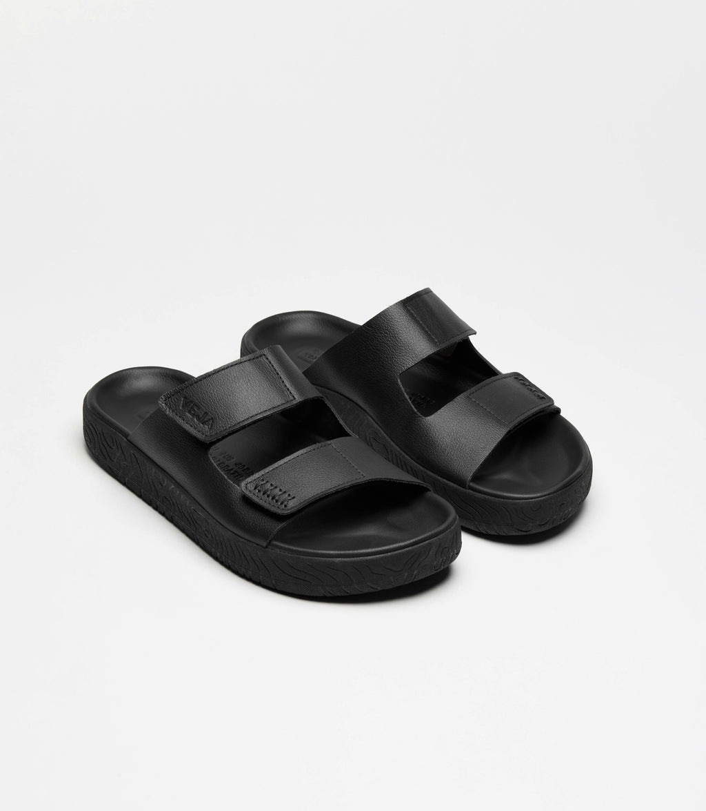 VEJA Etna Leather Sandal in Black