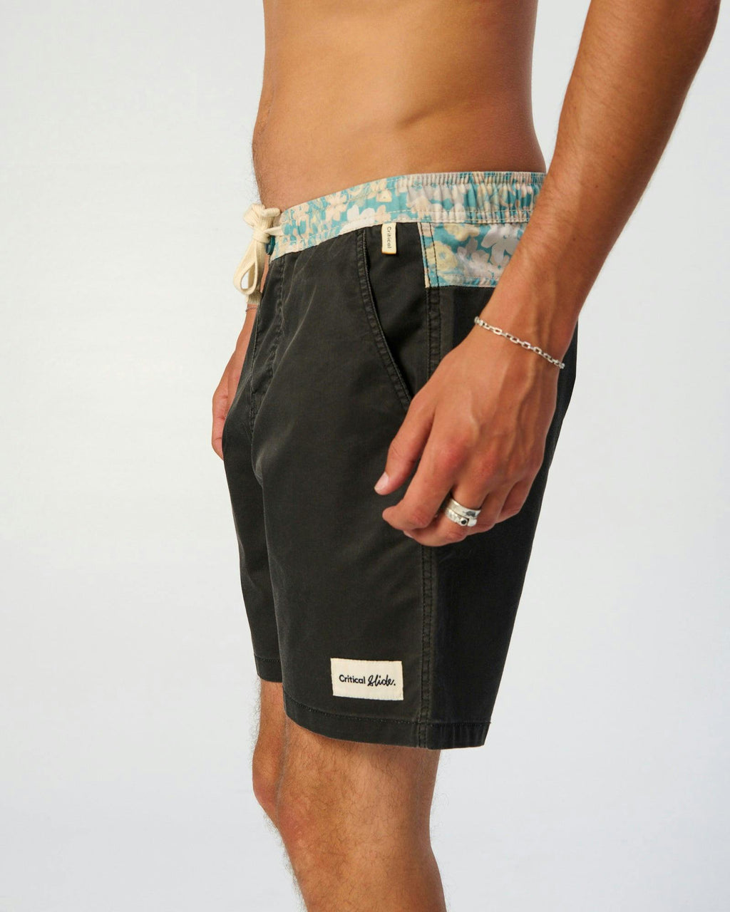 Plain Jane Astro 16" Trunk - Black