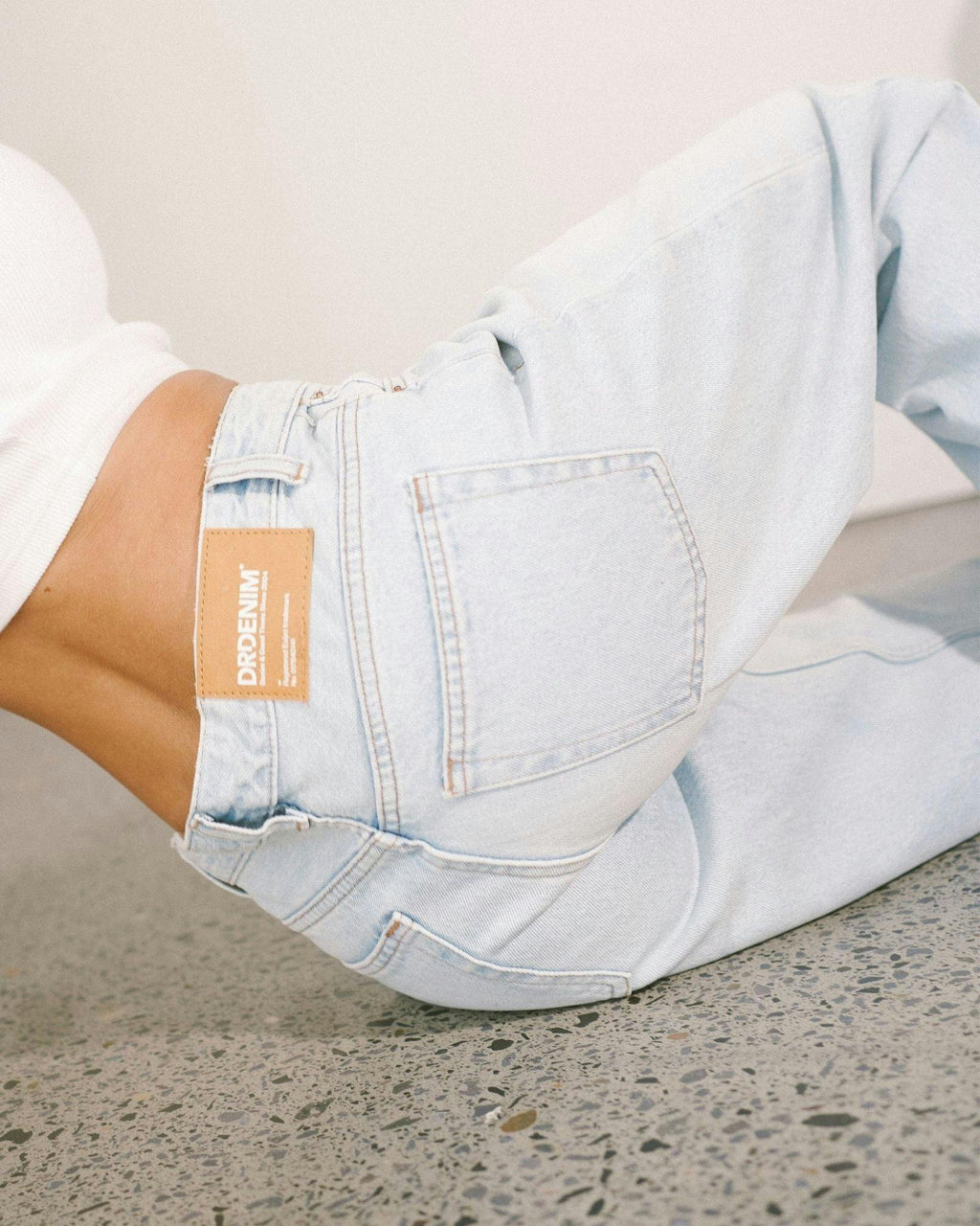 Hill Low Relaxed Jeans  PETITE - Stream Light Fade