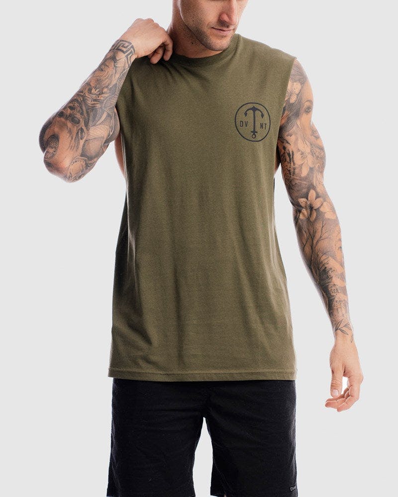 Dive Deep Tank
