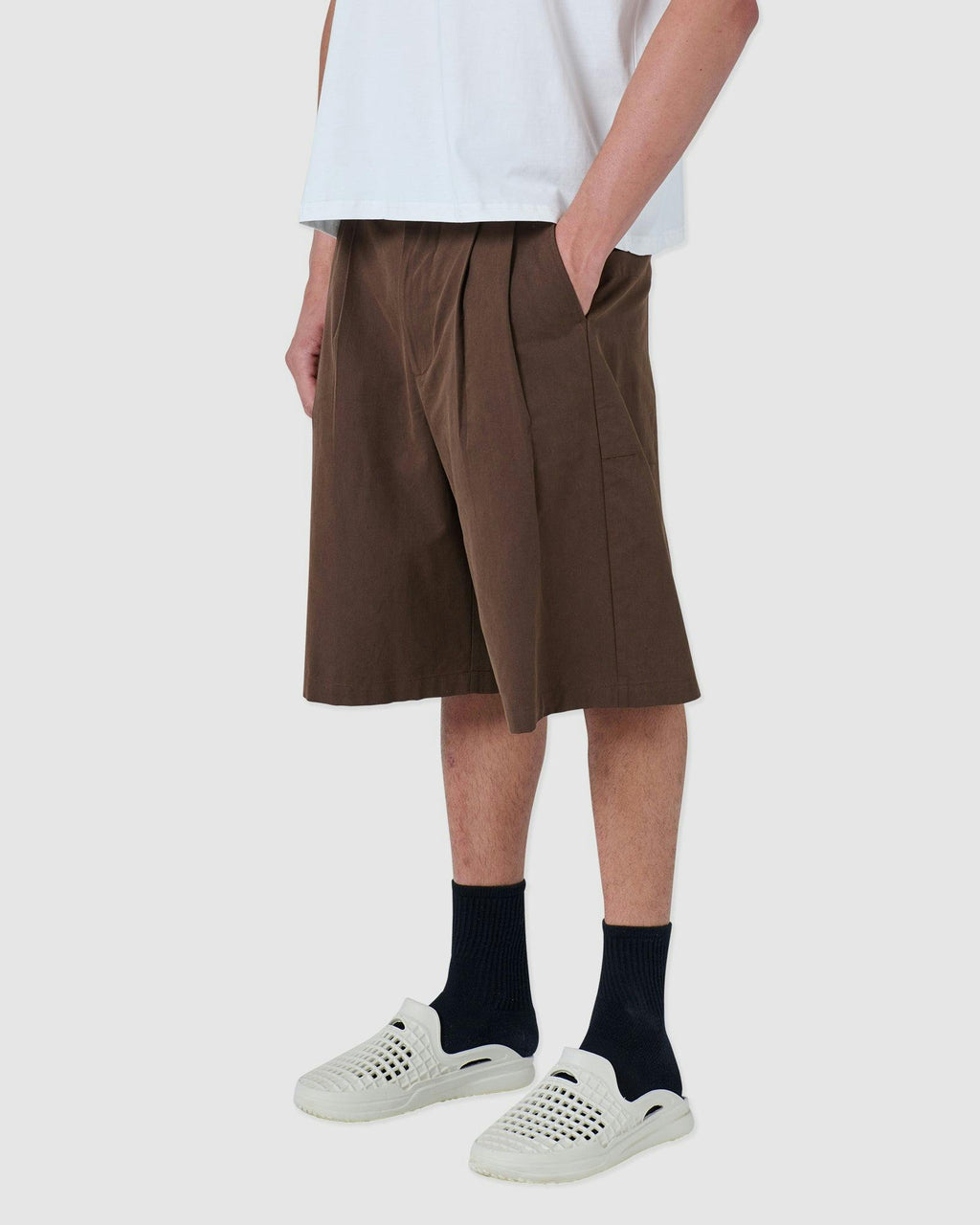 pleat short chocolate