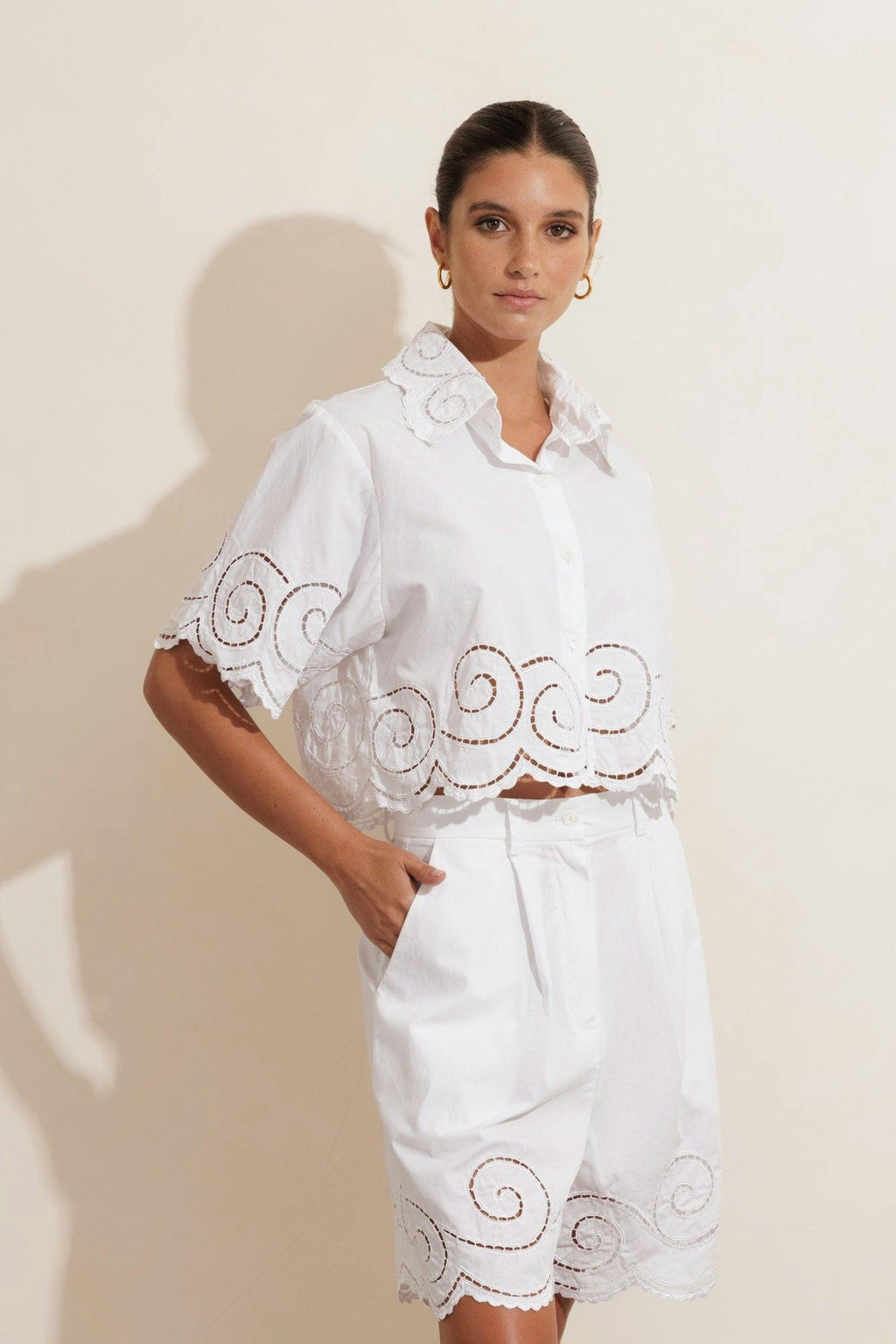 PEACOCK TAILORED SHORTS - WHITE